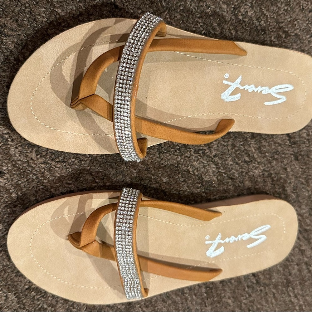 EUC Seven7 Sandals Sz 6 women’s shoes tongs slides slip ons rhinestone open toe